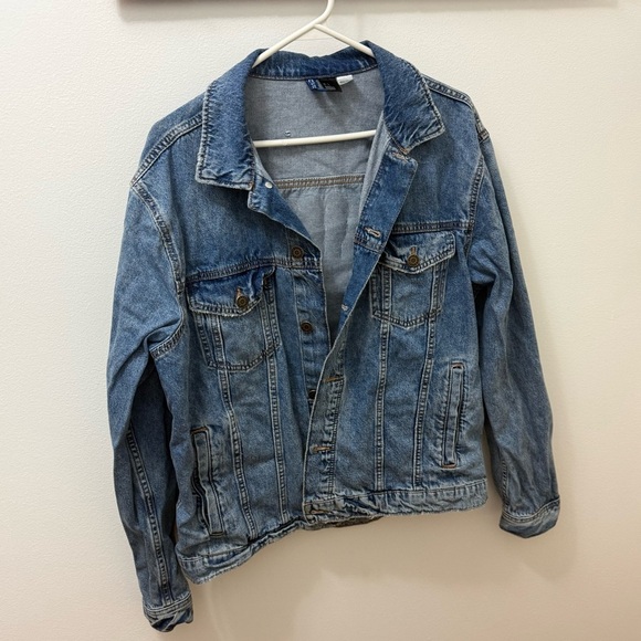 H&M Blue Denim Jacket with Graphic H&M SPONGEBOB BLUE DENIM JACKET - Picture 10 of 15